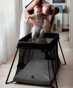 BabyBjörn Travel Cot Light Bundle with Fitted Sheet - Black