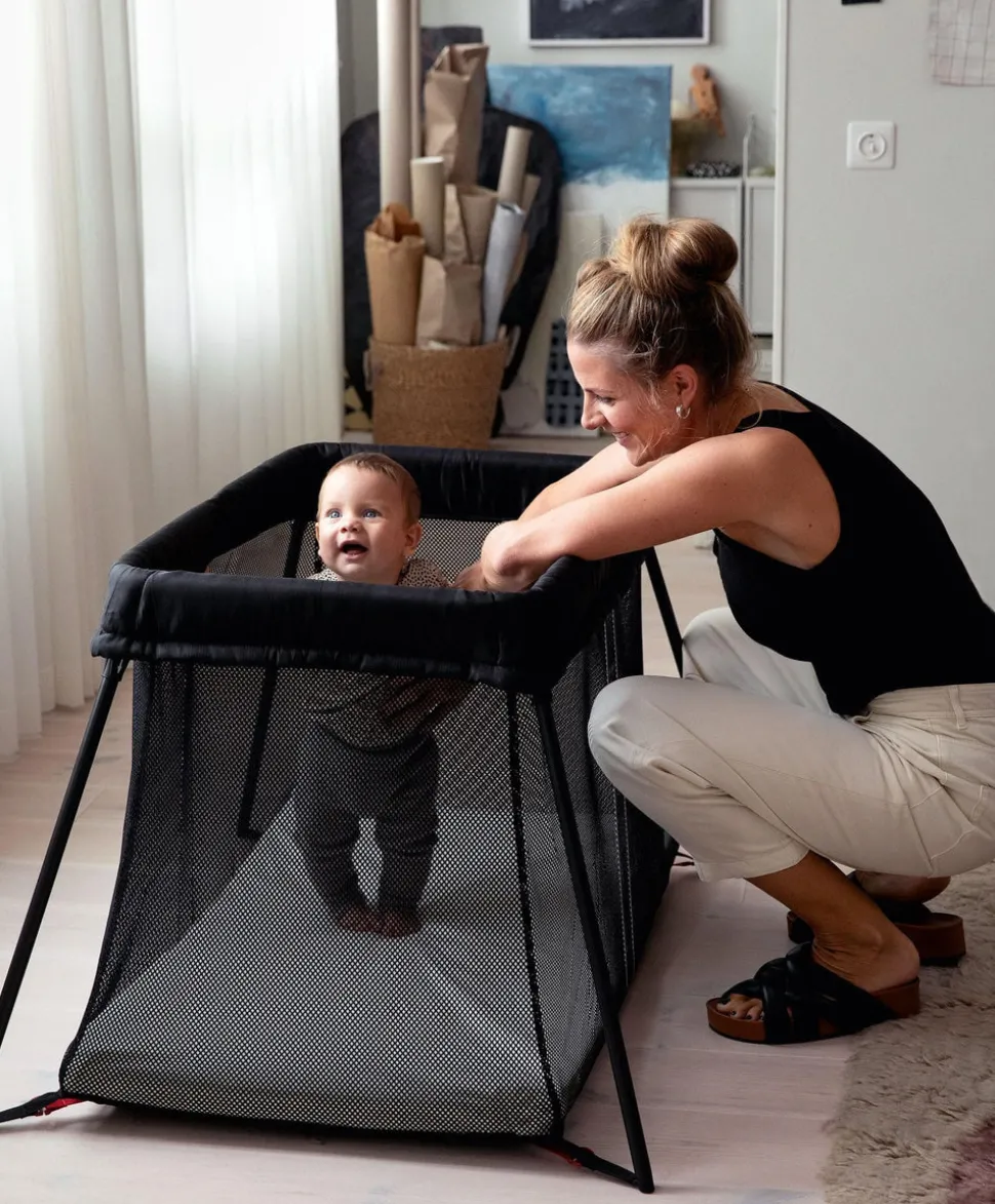 BabyBjörn Travel Cot Light Bundle with Fitted Sheet - Black