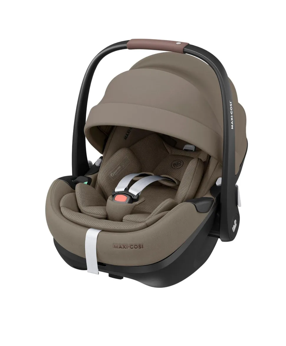 Maxi Cosi Fame Pushchair Bundle with Pebble 360 Pro² Car Seat (7 Pieces)- Truffle with Brown Wheels