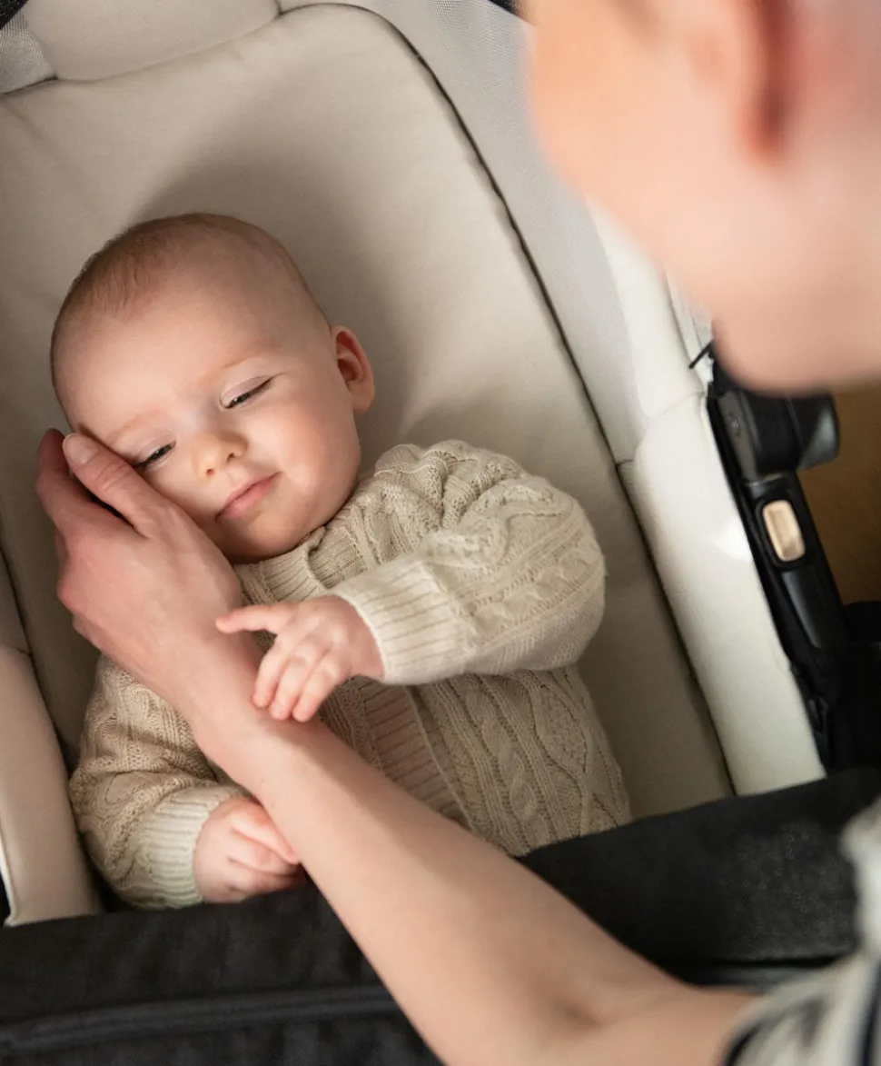 Nuna LYTL Carry Cot - Caviar