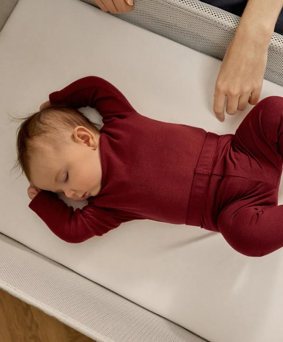 SnuzPod Studio Bedside Crib - Oslo